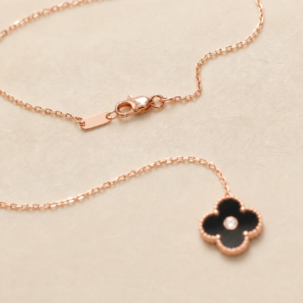 Van Cleef & Arpels Elegant Signature Necklace Style 9 | New with Box - Picture 4 of 9